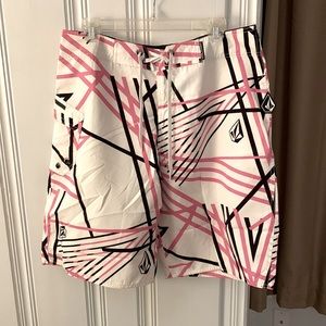 Volcom mens white/black/pink boardshorts size 34